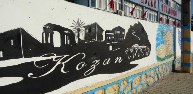 Adana Kozan’da mahalle sanat sokağına döndü
