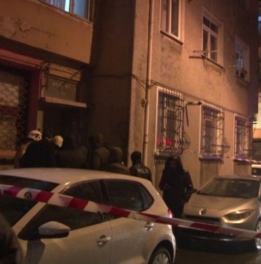 uskudar’da-cikan-yangin-nedeniyle-bir-bina-tahliye-edildi