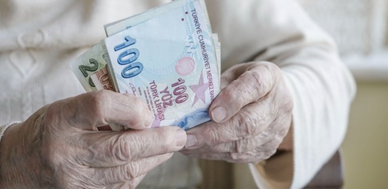Yaşlı ve engellilerin aylıkları hesaplara yatırıldı