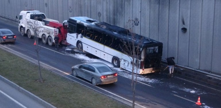 Servis otobüsü alev alev yandı