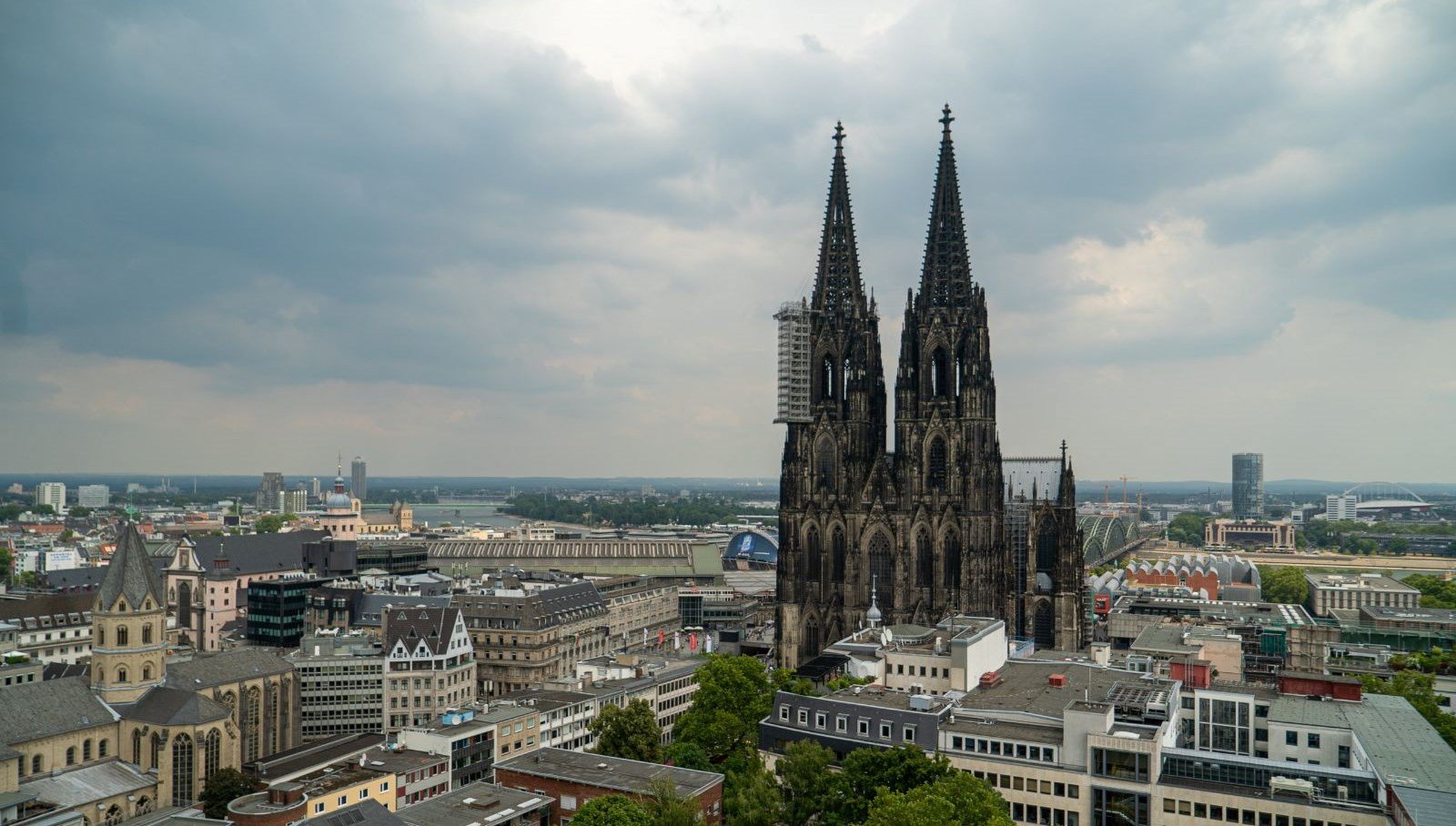 almanya’da-koln-katedrali’ne-teror-alarmi