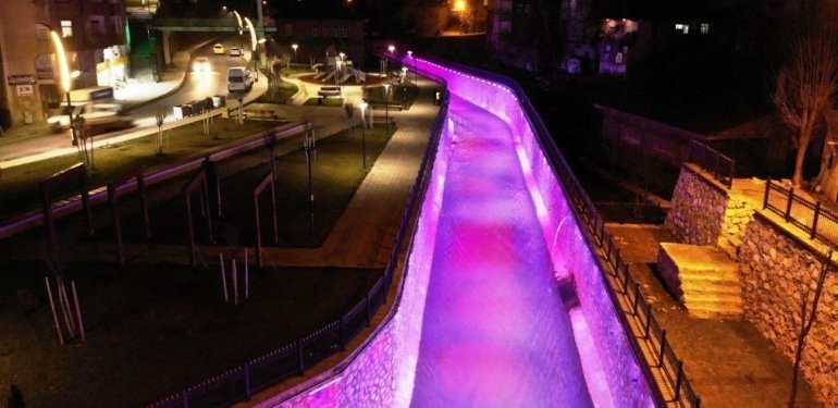 Binlerce yıllık Bitlis Deresi ışıklandırıldı