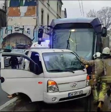 istanbul-karakoy’de-tramvay-yolunda-kaza