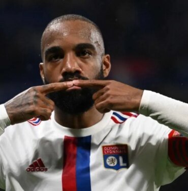 galatasaray'da-icardi'den-sonra-lacazette-bombasi