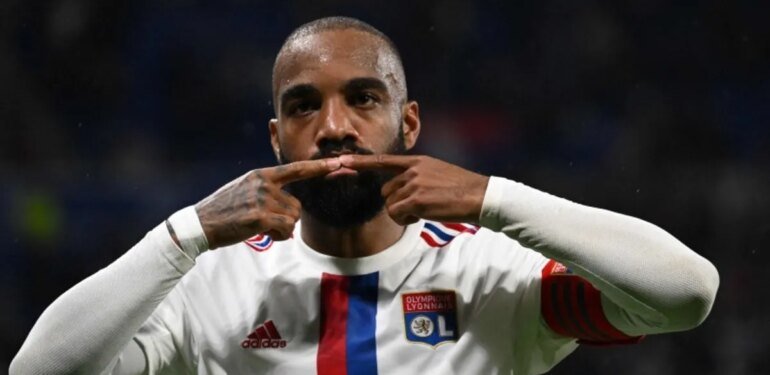 Galatasaray'da Icardi'den sonra Lacazette bombası