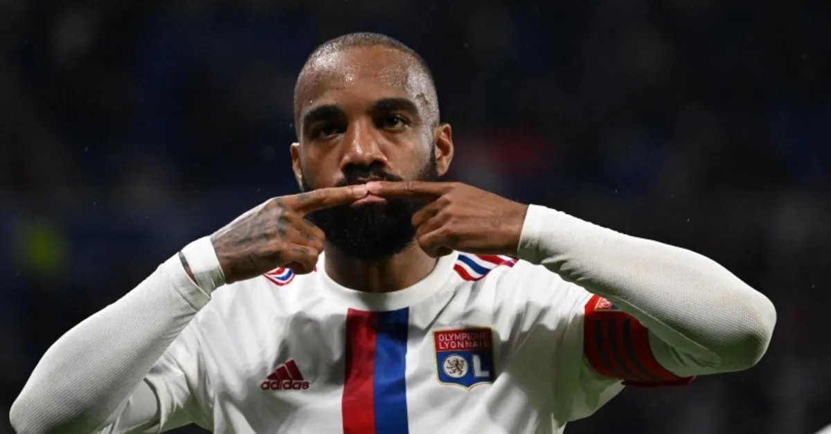 galatasaray'da-icardi'den-sonra-lacazette-bombasi