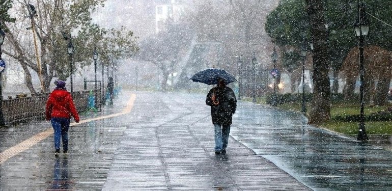 İstanbul’a yılın ilk karı düştü