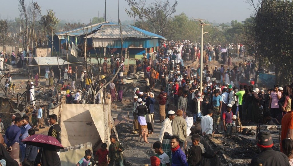 banglades’teki-multeci-kampinda-yangin:-7-bine-yakin-kisi-evsiz-kaldi