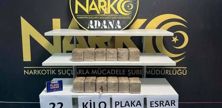 Adana’da akülere gizlenmiş 22 kilogram esrar ele geçirildi