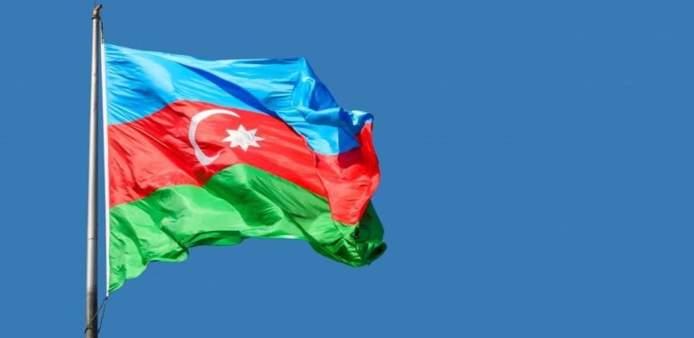 Azerbaycan’da cumhurbaşkanı seçim mesaisi: 7 aday yarışacak