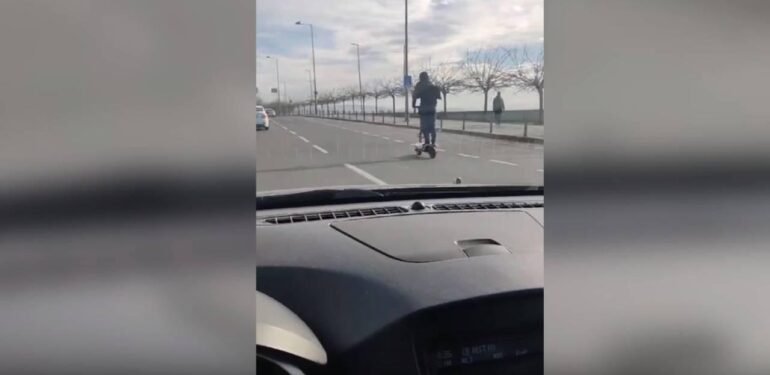 İstanbul’da 80 kilometre hızla ilerleyen scooter sürücüsü trafiği tehlikeye düşürdü