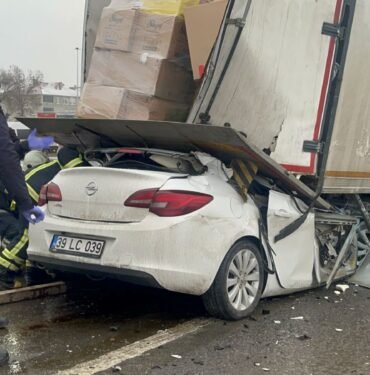 tekirdag’da-feci-kaza:-kamyona-carpan-ehliyetsiz-surucu-oldu