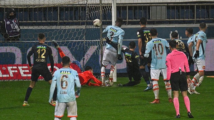 basaksehir-3-puani-3-golle-aldi