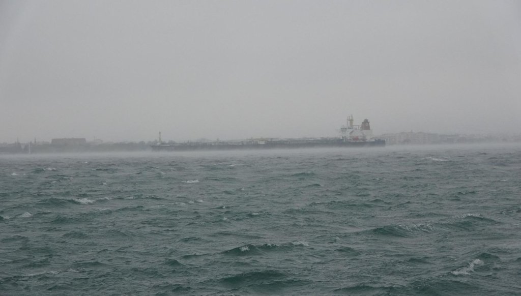 canakkale’de-bogaz-trafigine-firtina-engeli:-cift-yonlu-durduruldu