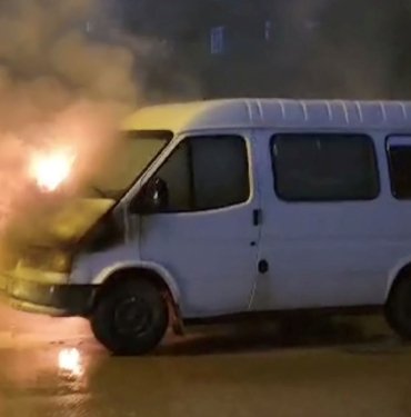 alanya’da-seyir-halindeki-minibus-alev-aldi