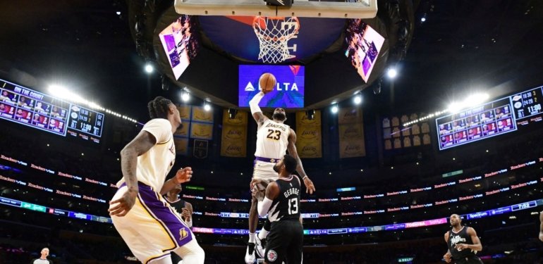 NBA’de Los Angeles derbisinin galibi Lakers