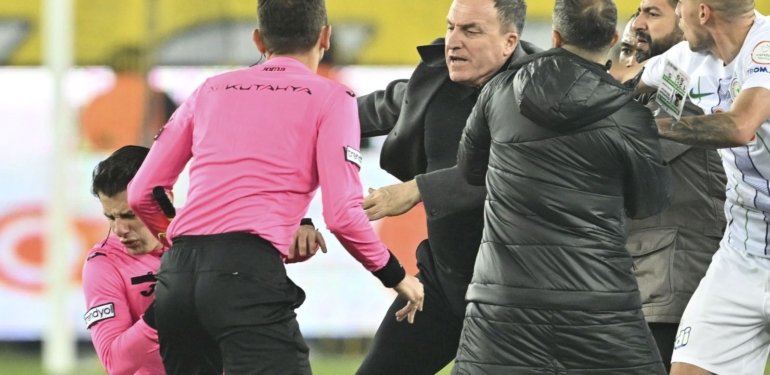 Halil Umut Meler’e yumruklu saldırı davası başladı: Sanıklar ilk kez hakim karşısında