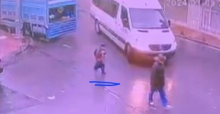 Sultangazi’de okul servisinin çarptığı 5 yaşındaki çocuk öldü