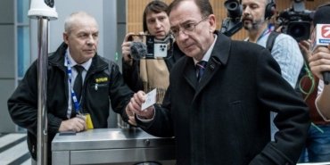 polonya’da-polis-cumhurbaskanligi-sarayi’ni-basti:-eski-bakan-ve-yardimcisi-gozaltinda
