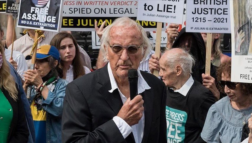 avustralyali-gazeteci-ve-belgesel-yapimcisi-john-pilger-hayatini-kaybetti