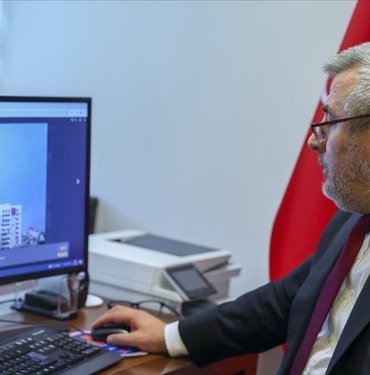osym-baskani-prof-dr.-ersoy,-“fosfor”-fotografini-secti