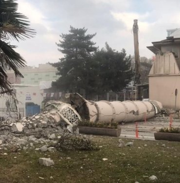malatya’da-hasarli-camide-kontrollu-yikim