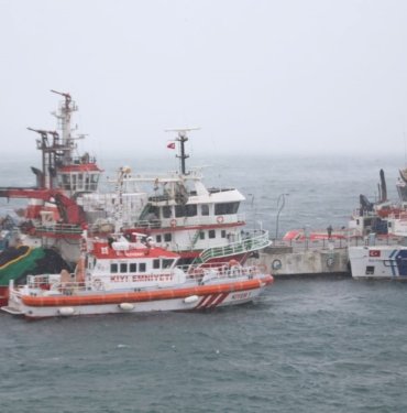 canakkale-bogazi-firtina-nedeniyle-transit-gemi-gecislerine-kapatildi