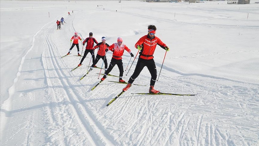 yuksekova,-milli-takima-girme-hayali-kuran-kayak-sporcularini-agirliyor