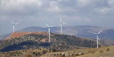bakan-bayraktar,-ruzgardan-elektrik-uretiminde-rekor-kirildigini-bildirdi