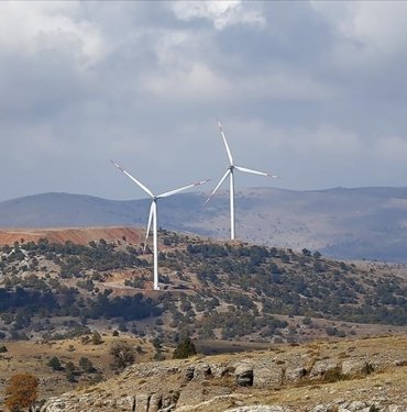 bakan-bayraktar,-ruzgardan-elektrik-uretiminde-rekor-kirildigini-bildirdi