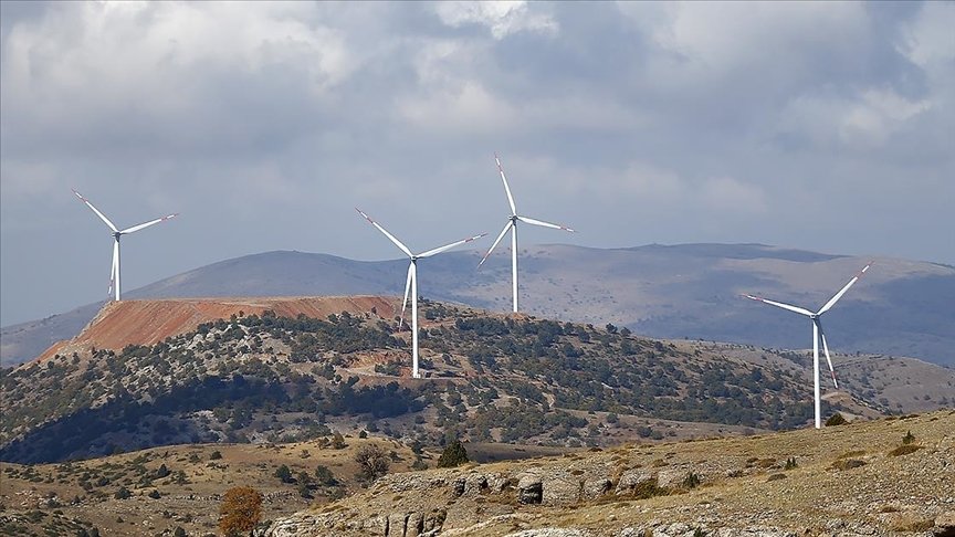 bakan-bayraktar,-ruzgardan-elektrik-uretiminde-rekor-kirildigini-bildirdi