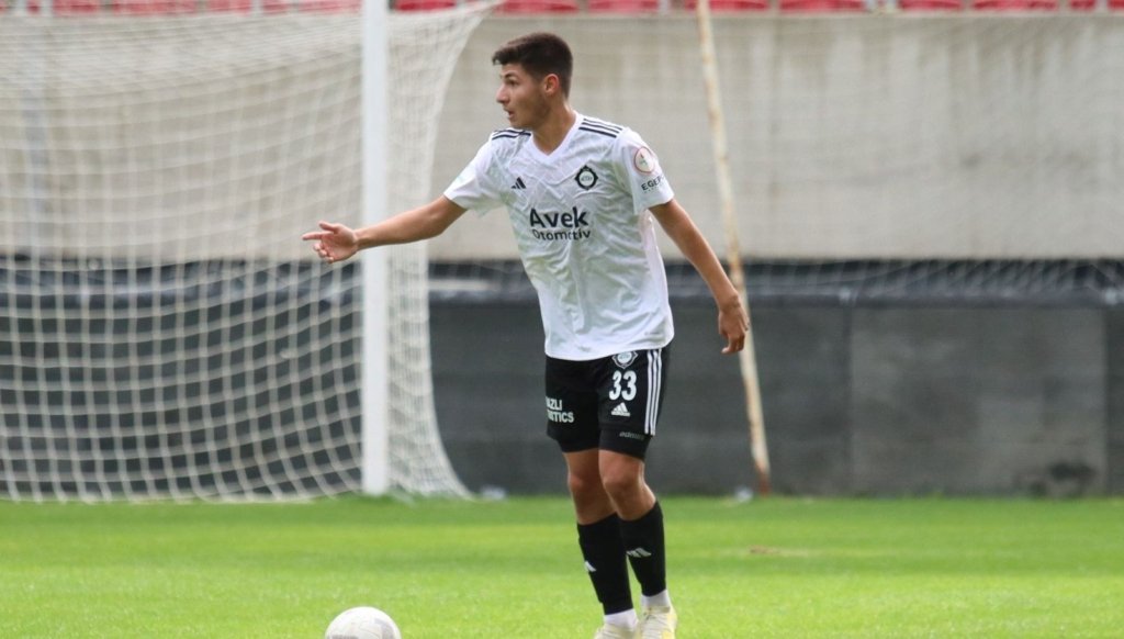 altayli-efe-sarikaya-fransa-yolcusu