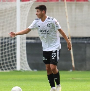 altayli-efe-sarikaya-fransa-yolcusu