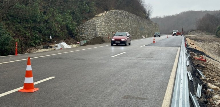 Heyelan nedeniyle bir bölümü kapanan Bartın-Kastamonu kara yolu ulaşıma açıldı