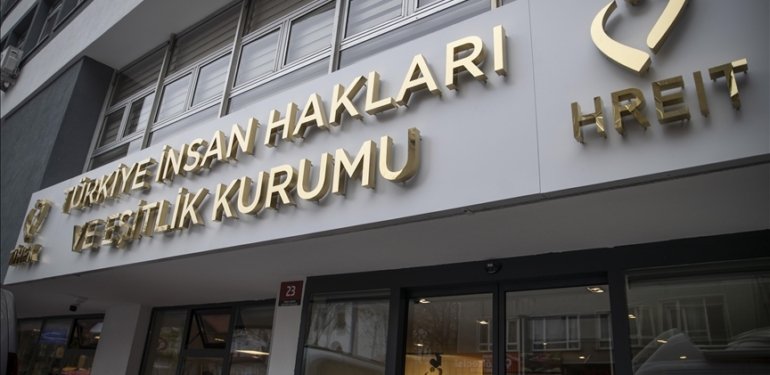 TİHEK’ten gazeteciyi çöp toplamada görevlendiren belediyeye para cezası