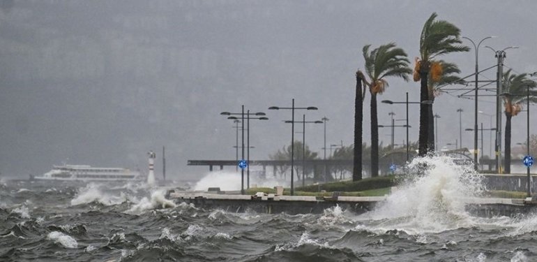İzmir’de arabalı vapur seferleri iptal