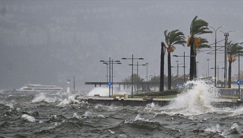 izmir’de-arabali-vapur-seferleri-iptal
