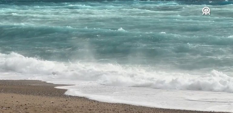 Muğla Fethiye’de denizin rengi değişti
