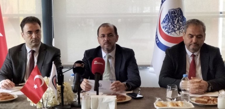 Rektörden yoğunluğa ilişkin açıklama: Ben de randevu alamıyorum, torpil yaptırıyorum