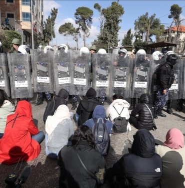 isgal-altindaki-bati-seria’da-abd-disisleri-bakani’nin-ziyareti-protesto-edildi