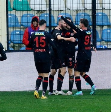 fatih-karagumruk-evinde-kayserispor’u-maglup-etti