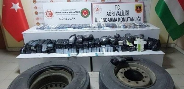 Ağrı’da TIR’ın lastiklerinde 123 bin 800 uyuşturucu hap ele geçirildi