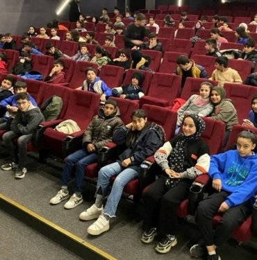sanliurfa-buyuksehir-belediyesi-500-bin-ogrenciye-film-izletti