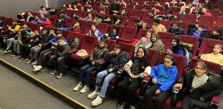 sanliurfa-buyuksehir-belediyesi-500-bin-ogrenciye-film-izletti