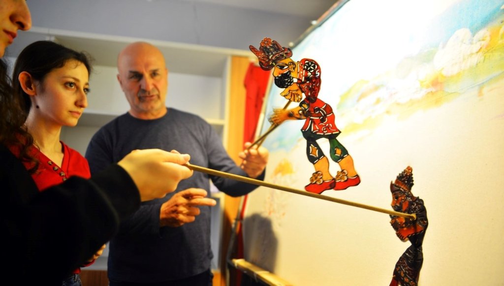 karagoz-golge-oyunu-gelecege-tasiniyor