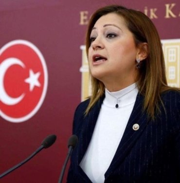 chp-afyonkarahisar-belediye-baskan-adayi-burcu-koksal-kimdir?
