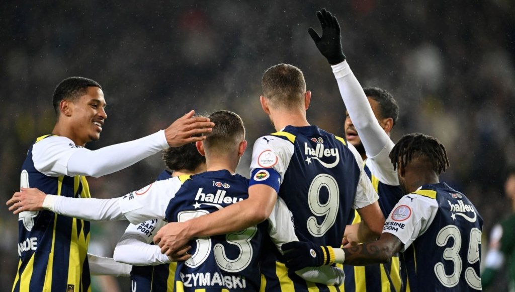 kadikoy’de-futbol-resitali:-fenerbahce-7-golle-kazandi