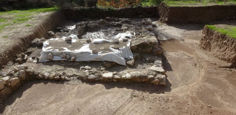 apollon-smintheus-tapinagi’nda-2-bin-yillik-mezar-bulundu