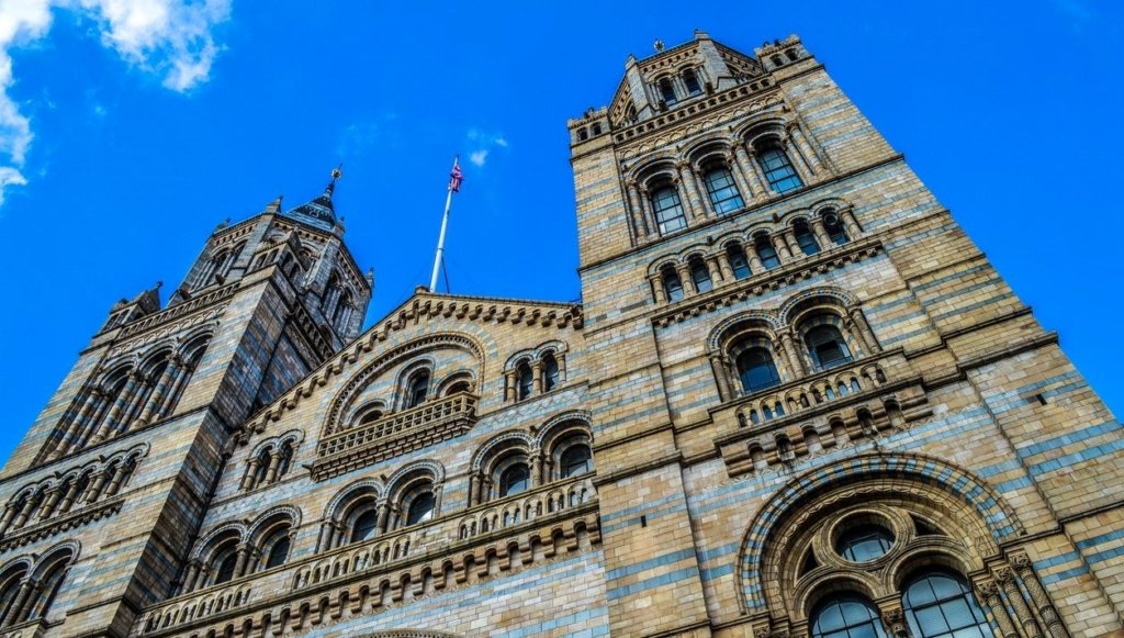 londra-muzelerindeki-1700’e-yakin-eserin-calindigi-ya-da-kayboldugu-bildirildi