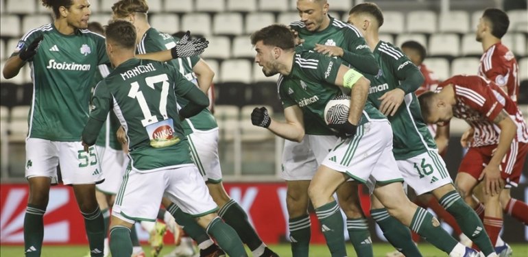 Fatih Terim’in çalıştırdığı Panathinaikos, kupada Olympiakos ile berabere kaldı